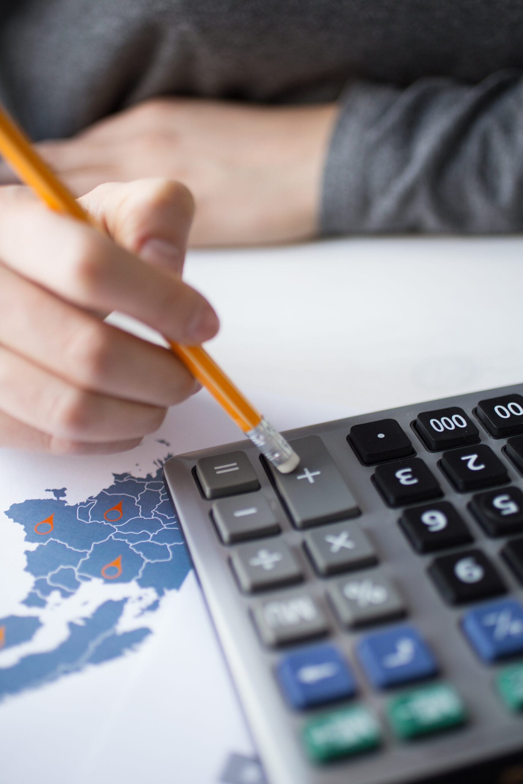 cropped view of sales manager using calculator